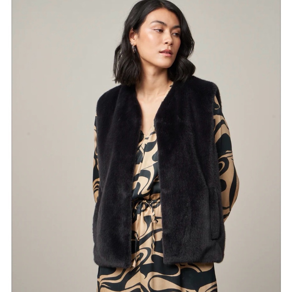 Hartford Vobby black faux fur vest-NWT size 3 (L)